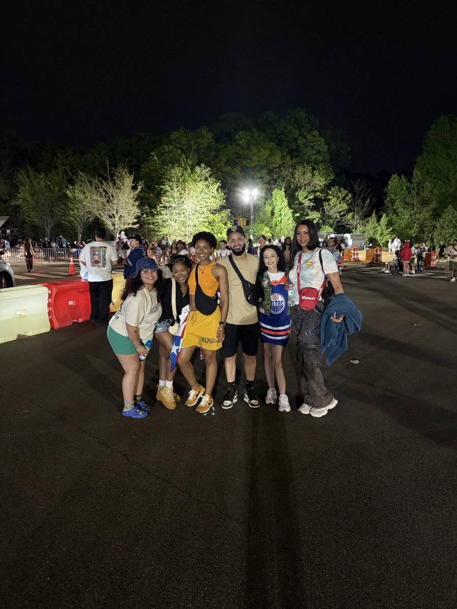 some of my favorite people in this crazy ass world 🥹 #dreamvillefest2025