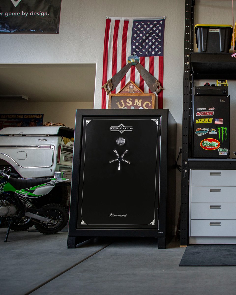 Surelock_Co's tweet photo. Lieutenant 68 Gun and Home Safe

For supreme organization, the adjustable interior includes three shelves and two-gun racks, as well as an interior organizational door panel. 🔒

#surelocksecurity #gunsaftey #homedefense #safe #homeowners https://t.co/gxCtvQCT19