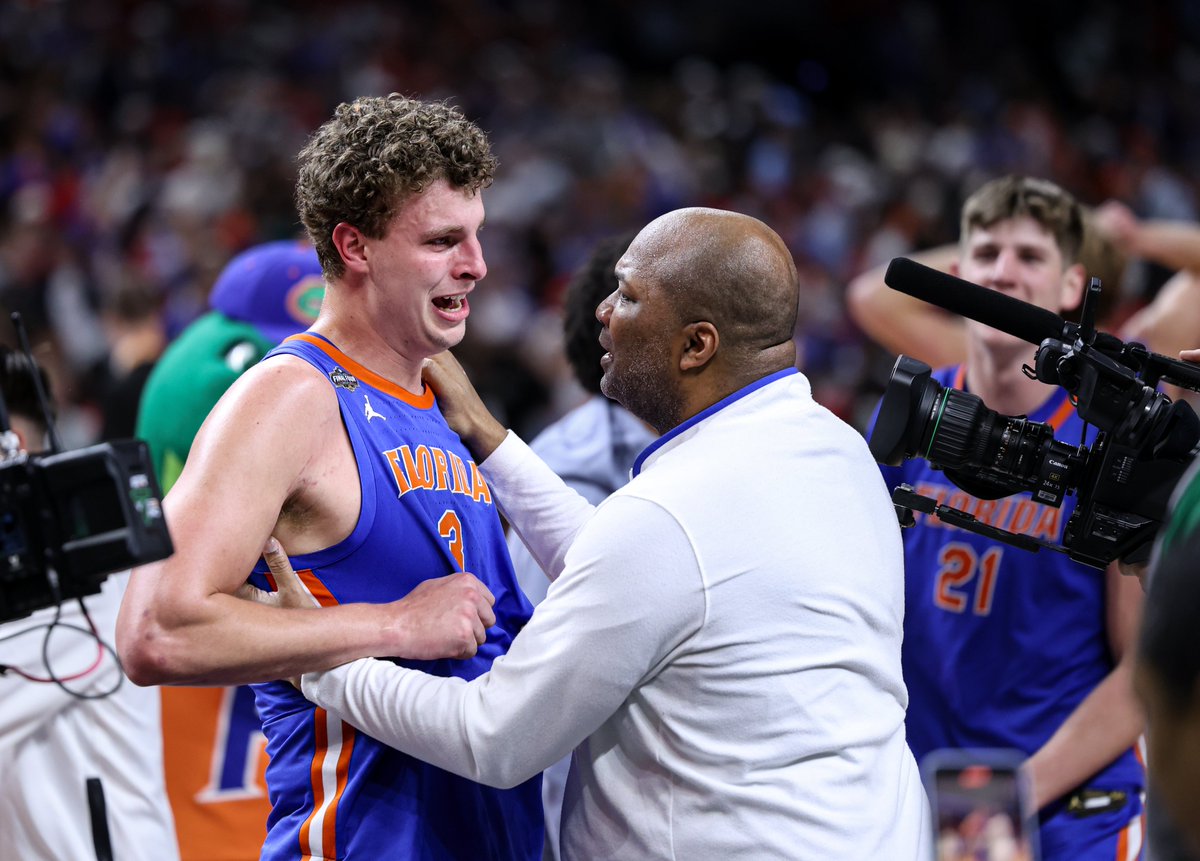 _KyleLander's tweet image. Will have some later for when I get home, but while I am sat in the airport, here's just a couple frames from yesterday's National Championship!

@camparker25 @GrahamHall @delatorre @ZachAbolverdi @GatorsIllust #GoGators