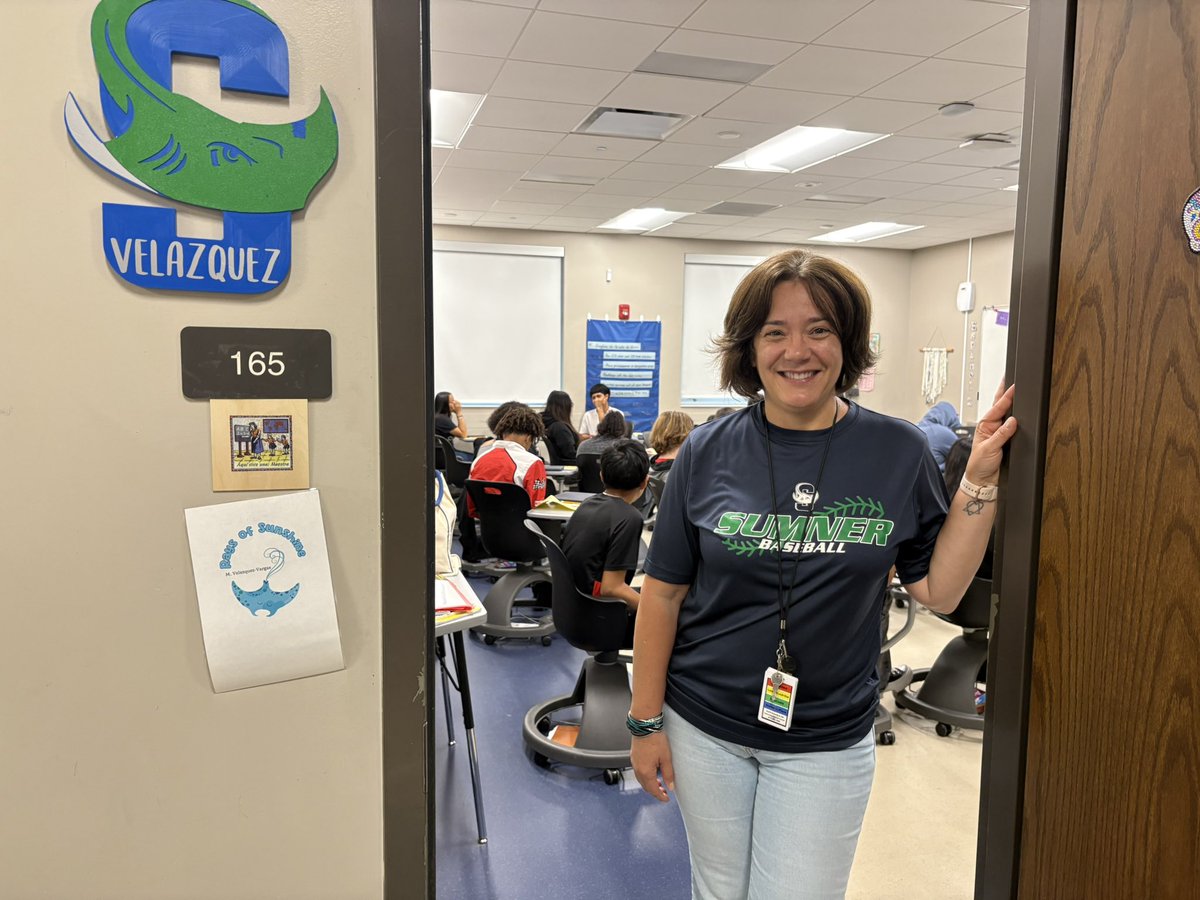 HCPSWorld_Dual's tweet photo. Shoutout to the amazing World Language team at Sumner High School—those in the photo and those who couldn’t be there! Your dedication to language learning and student growth doesn’t go unnoticed. Thank you for all you do! #SumnerHigh #WorldLanguages @HcpsWorld https://t.co/wQqLDygh7L