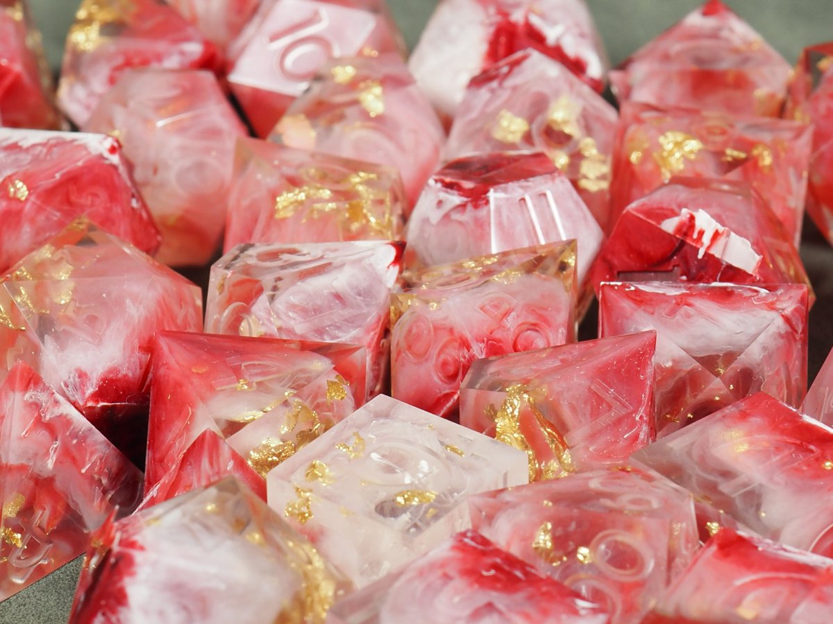 Although we named these dice "Bloodoath", they kinda remind me of rose quartz. What do you think? They still need sanding and inking.
(Ad)
#dnd #handmadedice #dnd5e #epoxy #resin #rpg #ttrpg #diceset #würfel #d20 #dice #pnp #pnpde #pf2e