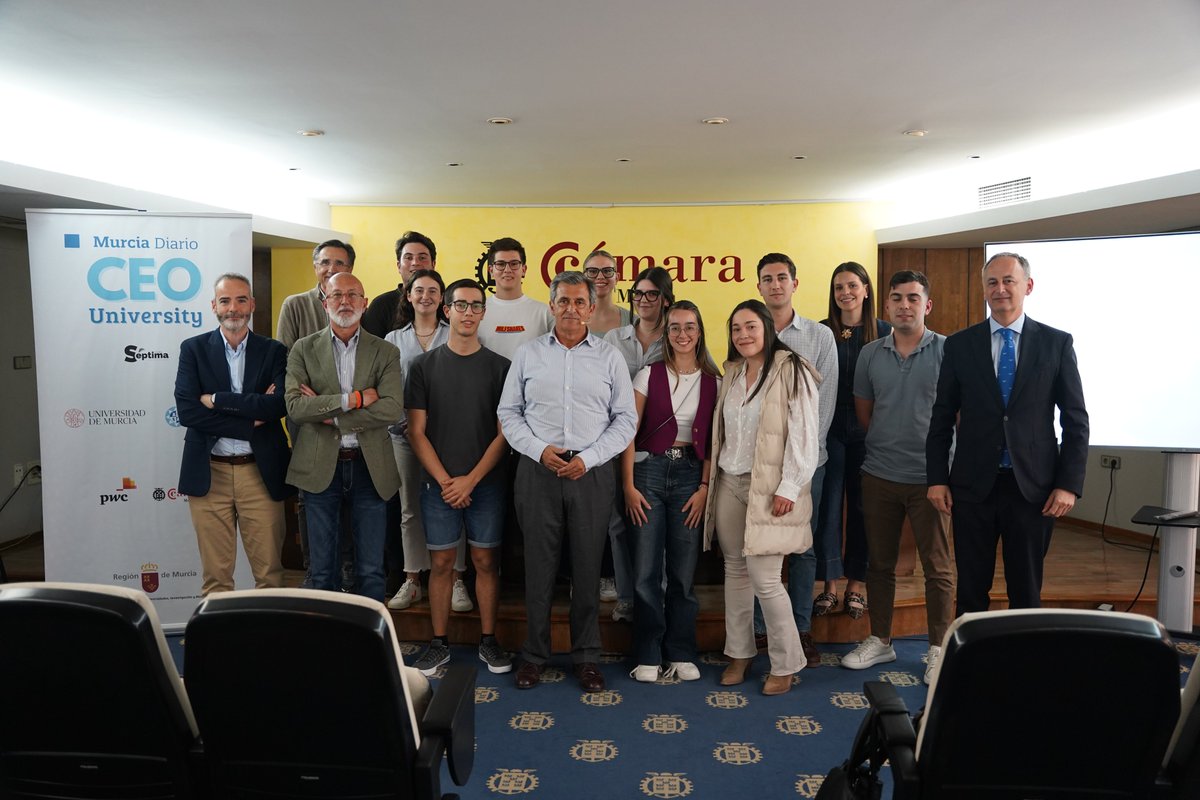Murdiario's tweet photo. @ManuelPonceSan1 @JoseLujanRector @EconomicasUMU @Samuelbaixauli @PedroJ_Cuestas @UPCToficial @PwC_Spain @jacello @camaramurcia @JMVRUM @UMU @kessler_mathieu @AmbientalRM 🔵Concluye la segunda sesión de nuestro #CEOUniversity de la mano del director general de #Juver, ¡gracias!

(Más información en https://t.co/ucKZTyjiYj)

@UMU @JoseLujanRector @EconomicasUMU @Samuelbaixauli @PedroJ_Cuestas @UPCToficial @PwC_Spain @jacello @camaramurcia https://t.co/9bmK79BWVx