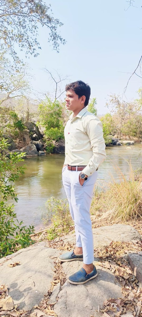 New Profile Pic.😊

How is it?