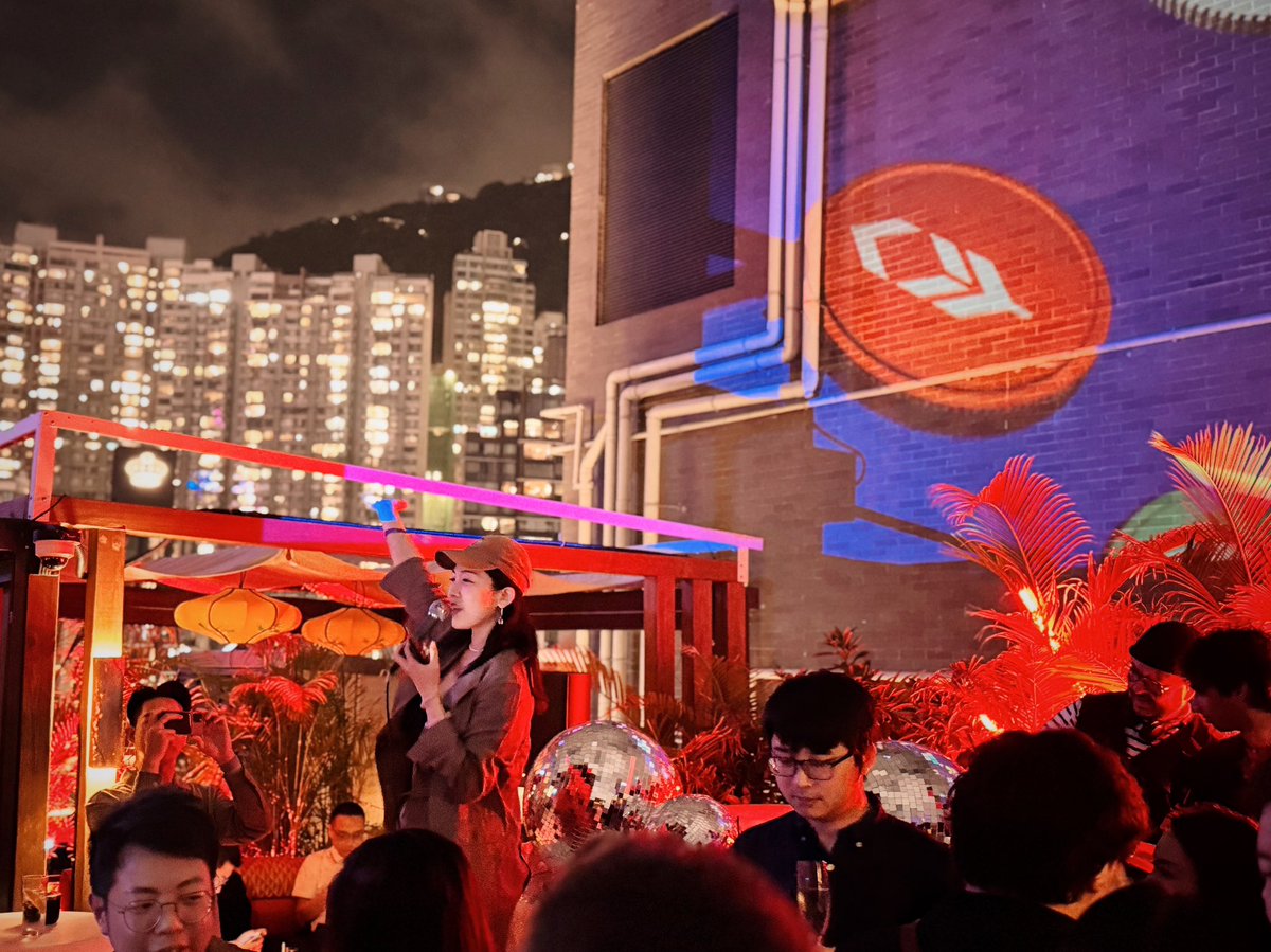 sasagoongooncat's tweet image. Celebrating @apolloglobal investment in @plumenetwork with my Plume Goons in Hong Kong!! 
The best is yet to come goons 🪶

Plume in Hong Kong = RWA 2.0 🫡
