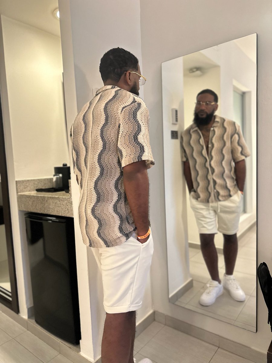 Mogul100's tweet photo. Jamaica Jamaica https://t.co/9tdznK8Z4e