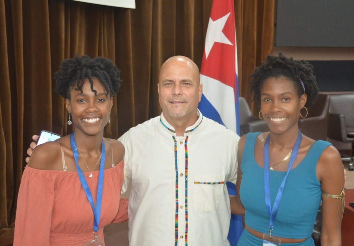 Las hermanas Karen y Claudia Urrutia Pérez, científicas del prestigioso <a href="/CIGBCuba/">CIGBCuba</a> #Cuba #CDRCuba #UnidosXCuba