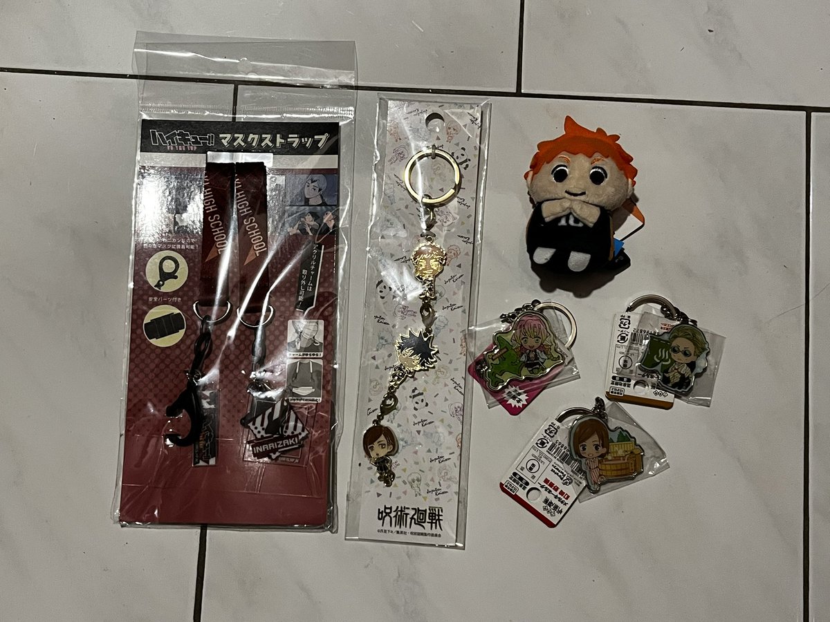 _arMYracle's tweet photo. 💜Haikyuu Shoyo Hinata Plushie RM25
💜Haikyuu Inarizaki Mask Chain : RM30
💜JJK 3 Chara Keychain : RM45
💜JJK / Demon Slayer Keychain : RM8

💜OFFICIAL  
💜Readystock &amp; New
💜Postage : 
Small Item :WM/EM RM8.50
Big Item : WM RM12 ; EM RM18
Purchase thru carou for cheaper shipping https://t.co/eVVL2zkzfN