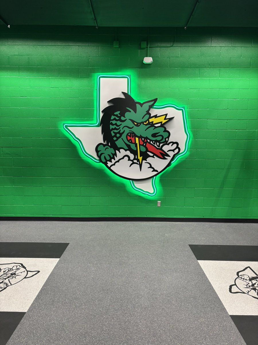 ReedHamilton_'s tweet photo. 📍Southlake Carroll Senior HS
I couldn’t be more thankful to have been a part of this incredible facility transformation. The Southlake community is as good as they come, and I am excited to watch them continue their standard of excellence! #ProtectTheTradition #TeamRFS https://t.co/boQpvClTg9