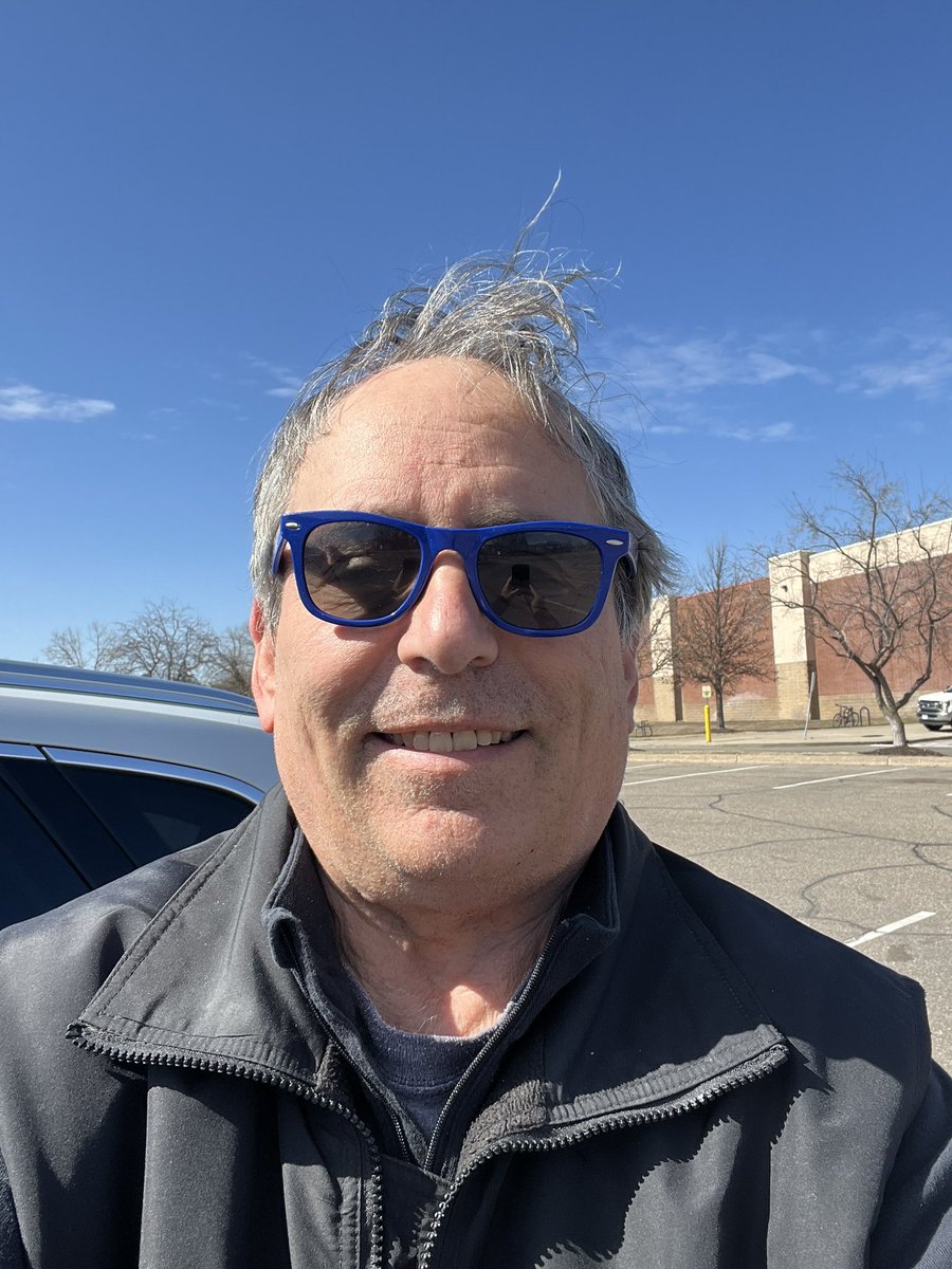 MarkFaris10's tweet image. Spring is around the corner in Minneapolis and that means the blue sunglasses come out. You know it’s a great day when the lenses glow from the inside #SpringBreakout #HappinessInFullBloom
