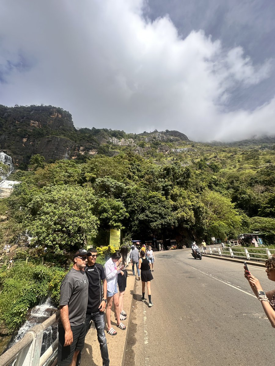 #سريلانكا سائق سياحي في سريلانكا