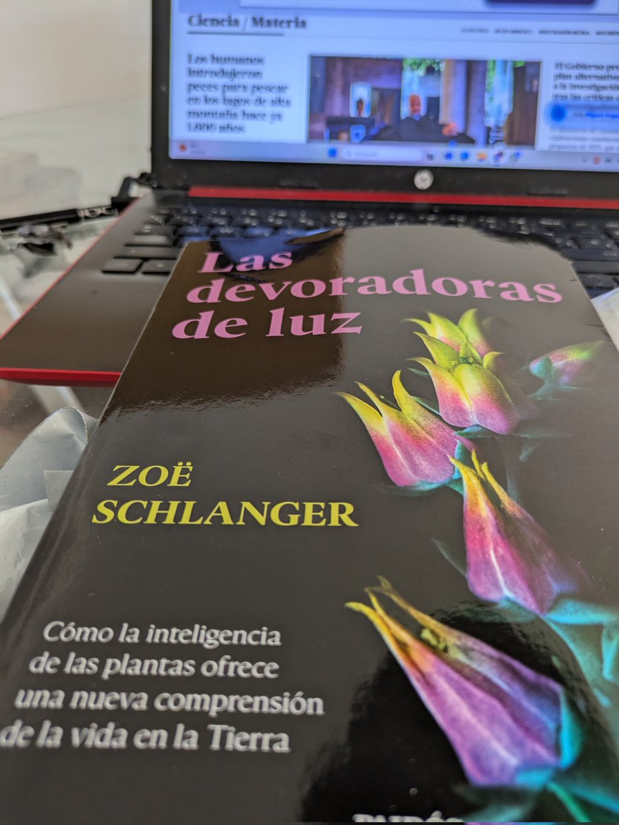 Me acaba de llegar este libro editado por <a href="/EdicionesPaidos/">Ediciones Paidós</a> .Voy a leerlo hoy mismo. Me viene genial para un tema sobre plantas deshonestas con el que estoy. Se une a otros libros que ya tengo y que empiezan a dejar sin argumentos a los veganos/vegetarianos.
