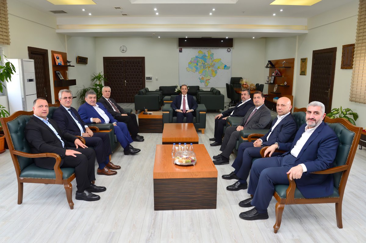 Adana Polis Hizm. Gel. ve Güç. Derneği Bşk. Sn. İmam Gazali HIRADAĞI,  Adana Sanayi Odası Yön.Kur.Bşk. Sn. Zeki KIVANÇ, GİAD Yön. Kur. Bşk. Sn. Ömer Faruk SAKARYA ve iş insanları İl Emniyet Müdürümüz Sn. Ahmet Hakan ARIKAN'ı ziyaret ederek 10 Nisan Polis Haftası'nı kutladılar.