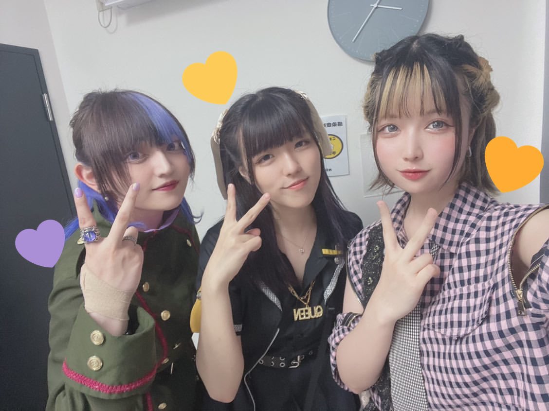 miina_mcls's tweet photo. 仲良くしてくれてありがとう。
えまちゃんに一目惚れしたあの日。
初めてツーショットした日。
色々な思い出が沢山溢れてきて
エマちゃんと同じステージに立てたこと
とっても誇りです。
歌唱力、パフォーマンス抜かりなく全てにおいてストイックで強くて優しくてどこか寂しがり屋で https://t.co/eqQkSWcJr6