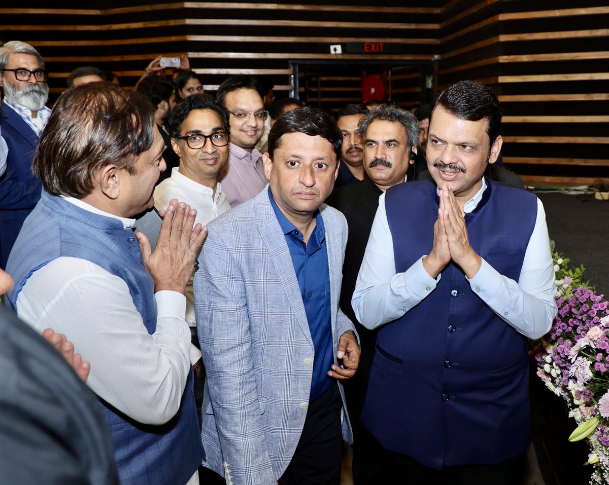 CMOMaharashtra's tweet photo. 🔸 CM Devendra Fadnavis at 'Maharashtra TVJA Excellence Award Ceremony'
🔸 मुख्यमंत्री देवेंद्र फडणवीस यांची 'महाराष्ट्र TVJA Excellence पुरस्कार सोहळा' येथे प्रमुख उपस्थिती
🔸 मुख्यमंत्री देवेंद्र फडणवीस इनकी 'महाराष्ट्र TVJA Excellence पुरस्कार समारोह' में प्रमुख उपस्थिति

🕗 7.45pm | 8-4-2025 📍Mumbai | संध्या. ७.४५ वा. | ८-४-२०२५ 📍मुंबई.

@Dev_Fadnavis @samant_uday @iYogeshRKadam @TvjaMaharashtra
#Maharashtra #DevendraFadnavis #Mumbai