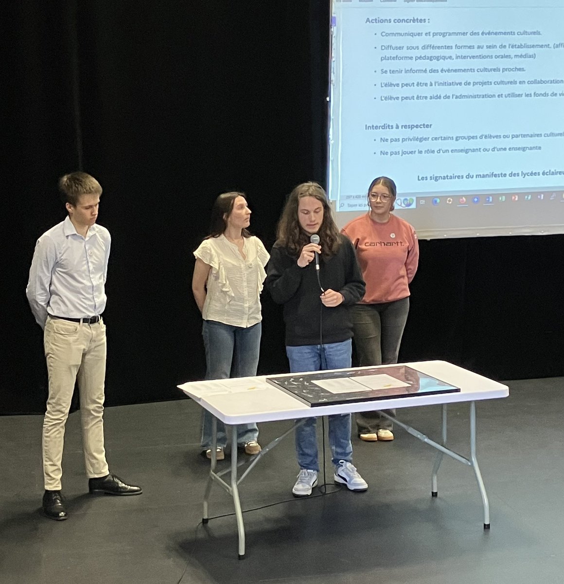 academielyon's tweet photo. Aujourd'hui au TNP de Villeurbanne, 1ère rencontre académique des lycéens éclaireurs de la culture.
La rectrice @ABisagni a entrevu le dynamisme des CVL :
- diversification des pratiques culturelles
- mise en avant de structures locales
- lycéens acteurs de leur vie culturelle https://t.co/HYkuSKrSdc