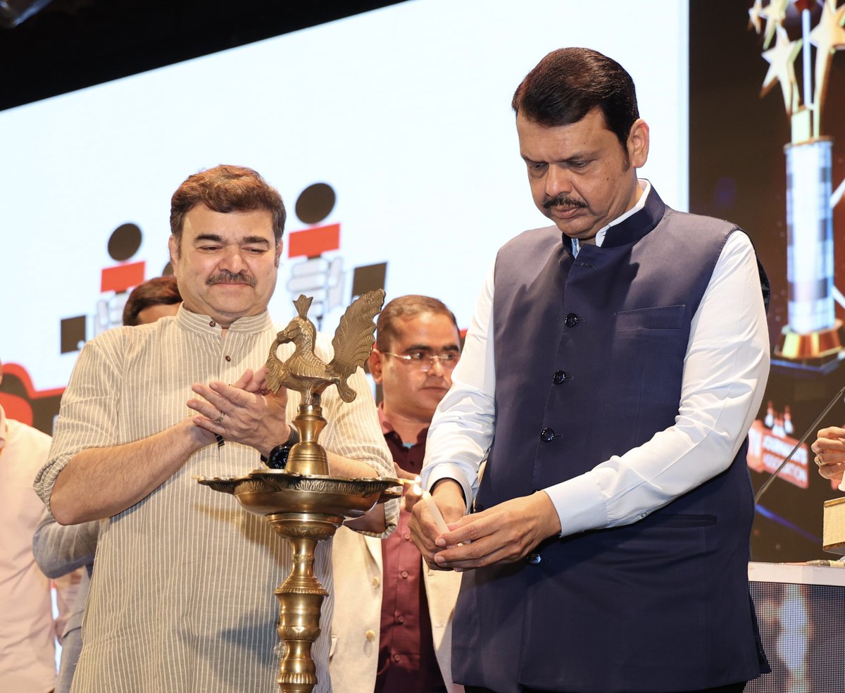 CMOMaharashtra's tweet photo. 🔸 CM Devendra Fadnavis at 'Maharashtra TVJA Excellence Award Ceremony'
🔸 मुख्यमंत्री देवेंद्र फडणवीस यांची 'महाराष्ट्र TVJA Excellence पुरस्कार सोहळा' येथे प्रमुख उपस्थिती
🔸 मुख्यमंत्री देवेंद्र फडणवीस इनकी 'महाराष्ट्र TVJA Excellence पुरस्कार समारोह' में प्रमुख उपस्थिति

🕗 7.45pm | 8-4-2025 📍Mumbai | संध्या. ७.४५ वा. | ८-४-२०२५ 📍मुंबई.

@Dev_Fadnavis @samant_uday @iYogeshRKadam @TvjaMaharashtra
#Maharashtra #DevendraFadnavis #Mumbai