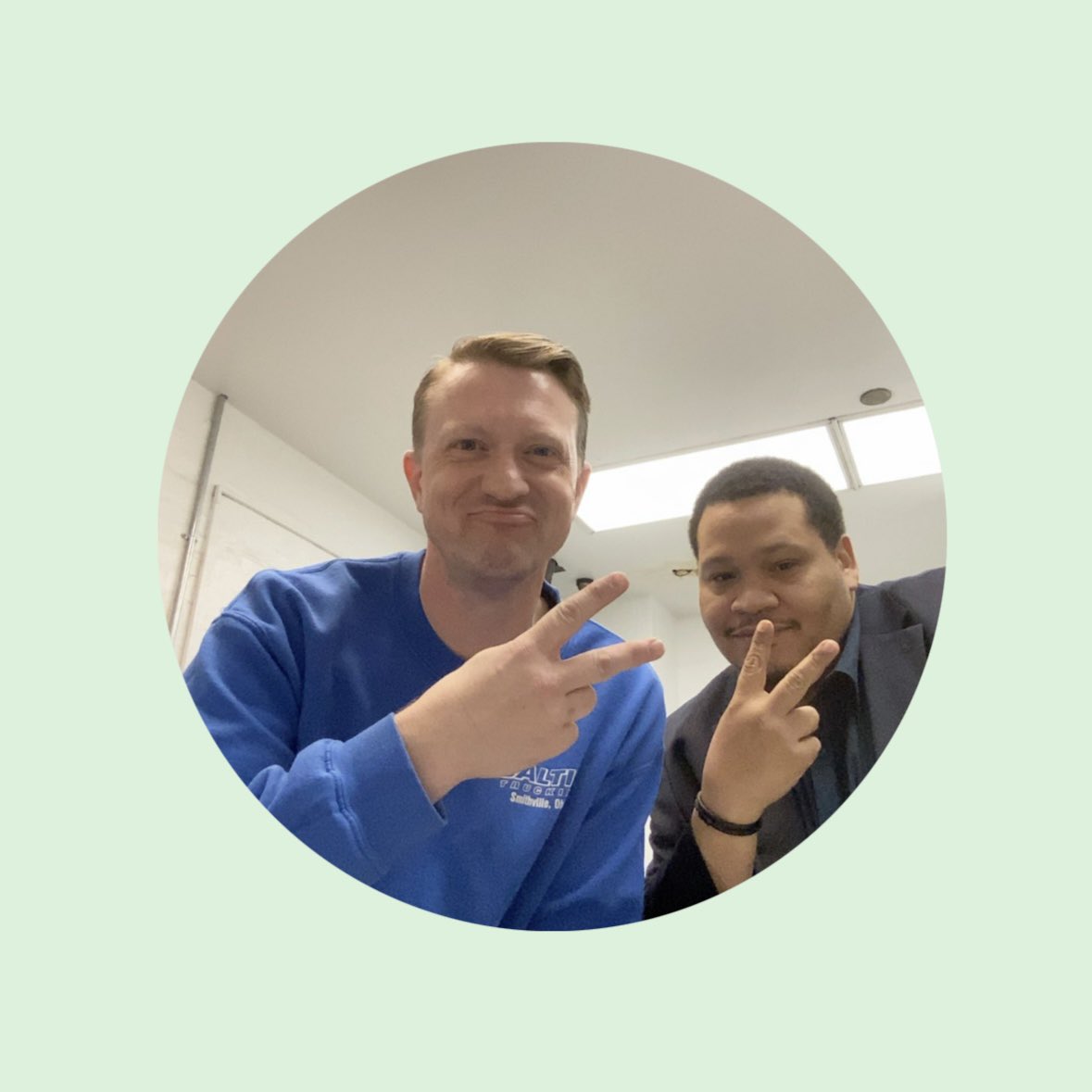 pirtra55's tweet photo. At Baltic Trucking, we take our check-in building security photos in New York City VERY seriously… obviously!
📸✌️😆 https://t.co/LeQnhRy2ey