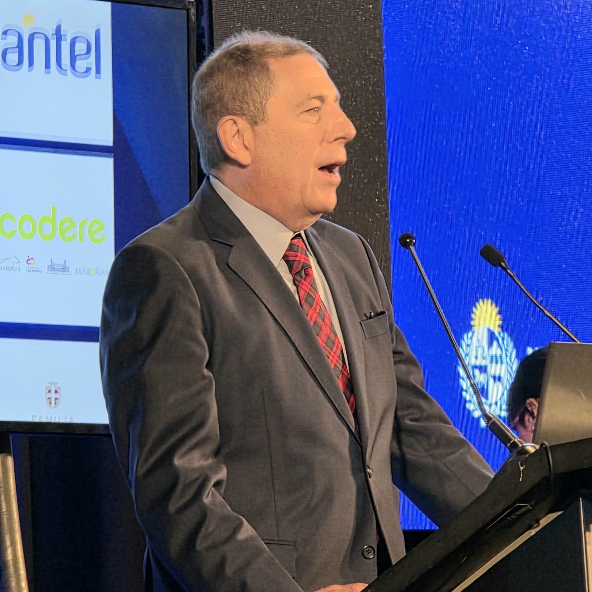 CAbuchalja's tweet image. Hoy martes, asistimos al #AlmuerzoADM, en donde diserta el Ec. @OddoneGabriel, Ministro de Economía y Finanzas, en el ballroom del @RadissonMvd
#Economia #Finanzas