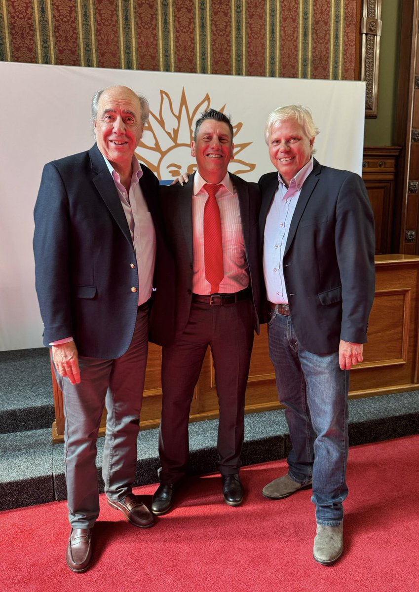 Lista15_Oficial's tweet photo. 🏛️ Raúl Batlle y José Amorín Batlle se acercaron al Palacio Legislativo para acompañar a Mauricio González en su asunción como Senador de la República.

¡Viva el Partido Colorado! 🚩 https://t.co/djnLfJalZC