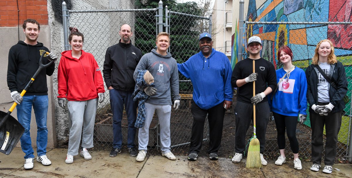 For Philadelphia's annual city-wide Spring Cleanup on Saturday, our office partnered with <a href="/TempleUniv/">Temple University</a> students, @temple_tucsa, <a href="/TempleEcoOwls/">Temple Sustainability</a>, <a href="/ProjectHOME/">Project HOME</a> and Temple Service Operations. The event is Philadelphia's largest city-wide, single-day cleanup of the year.
