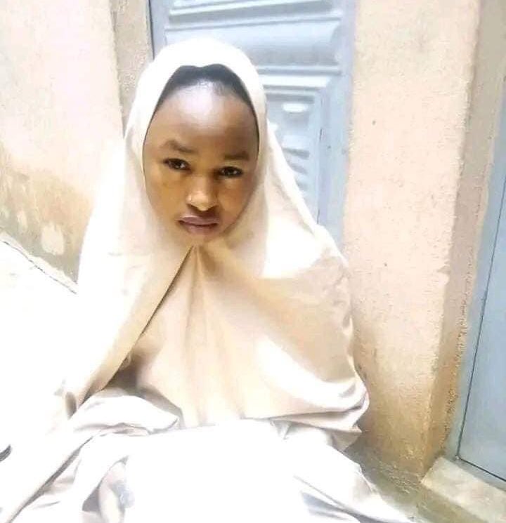 abbkar_ai's tweet image. This is Yusrah Salisu, a girl who write a complete Quran with her hand...

May Allah bless her and bless her knowledge. 🙏🏼