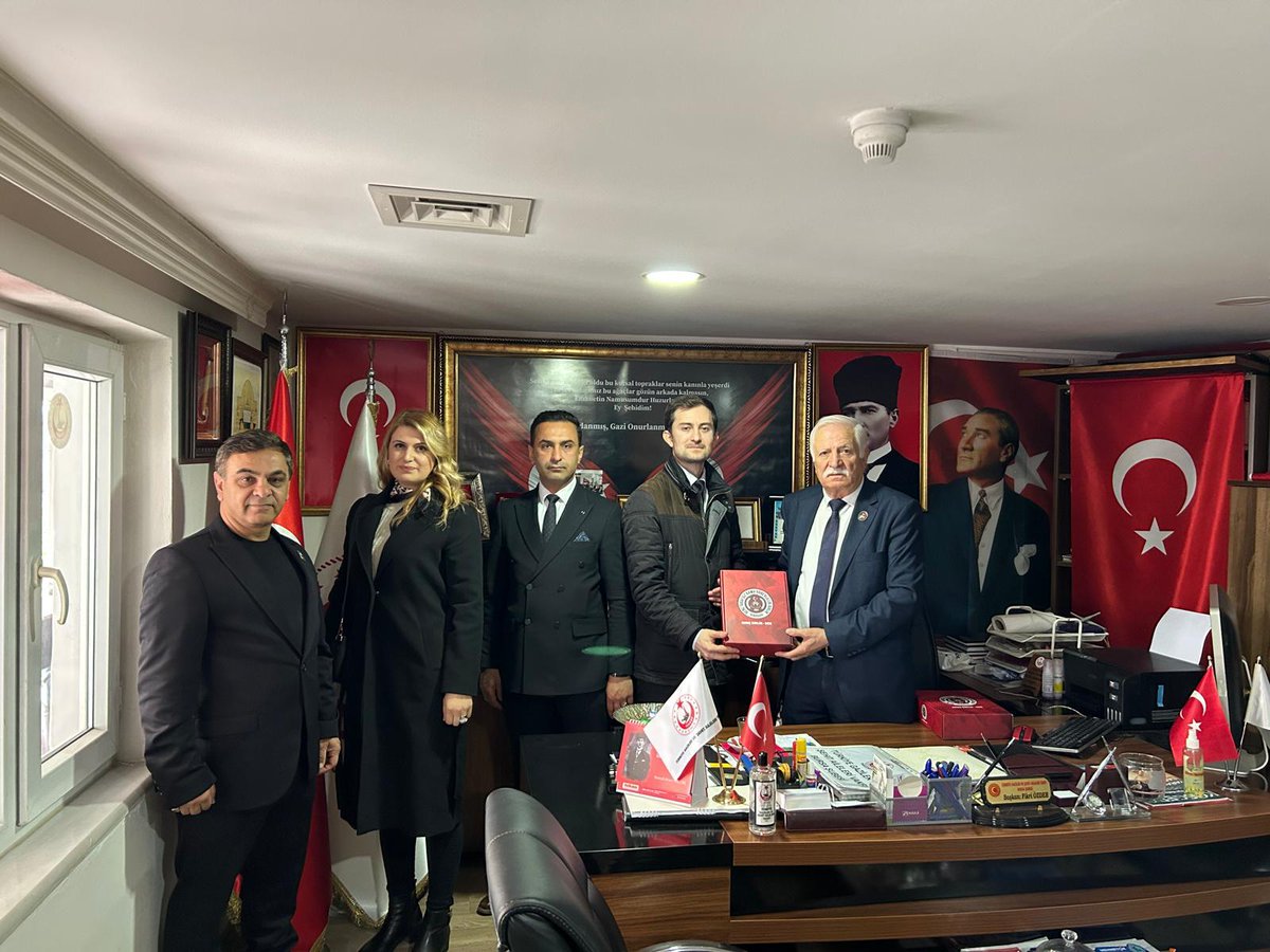 Genel Başkanımız Ahmet Süleyman GÜLER, Genel Başkan Yardımcılarımız Pınar BAYRAM Ve Muğdat GAZİOĞLU ile beraber Türkiye Gaziler ve Şehit Aileleri Vakfı Bursa Şube Başkanı Fikri ÖZDER'i ziyaret etmiştir.

Nazik misafirperverlikleri için kendilerine teşekkür ederiz.