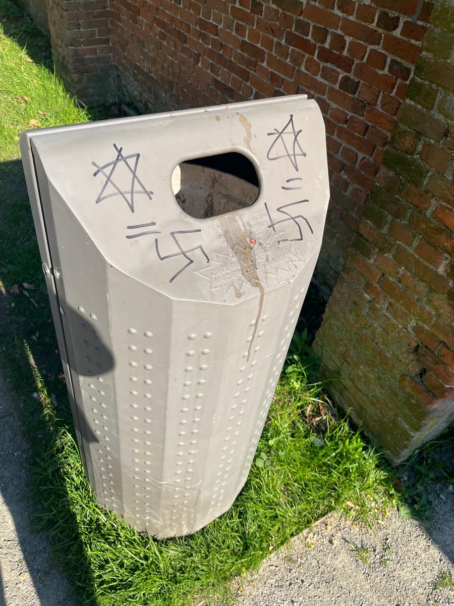 s_antisemitisme's tweet photo. Nieuwe dag.
Nieuw antisemitisch vandalisme in Antwerpen. 
Vandaag in Park Den Brandt. https://t.co/2uCwUWkKwK