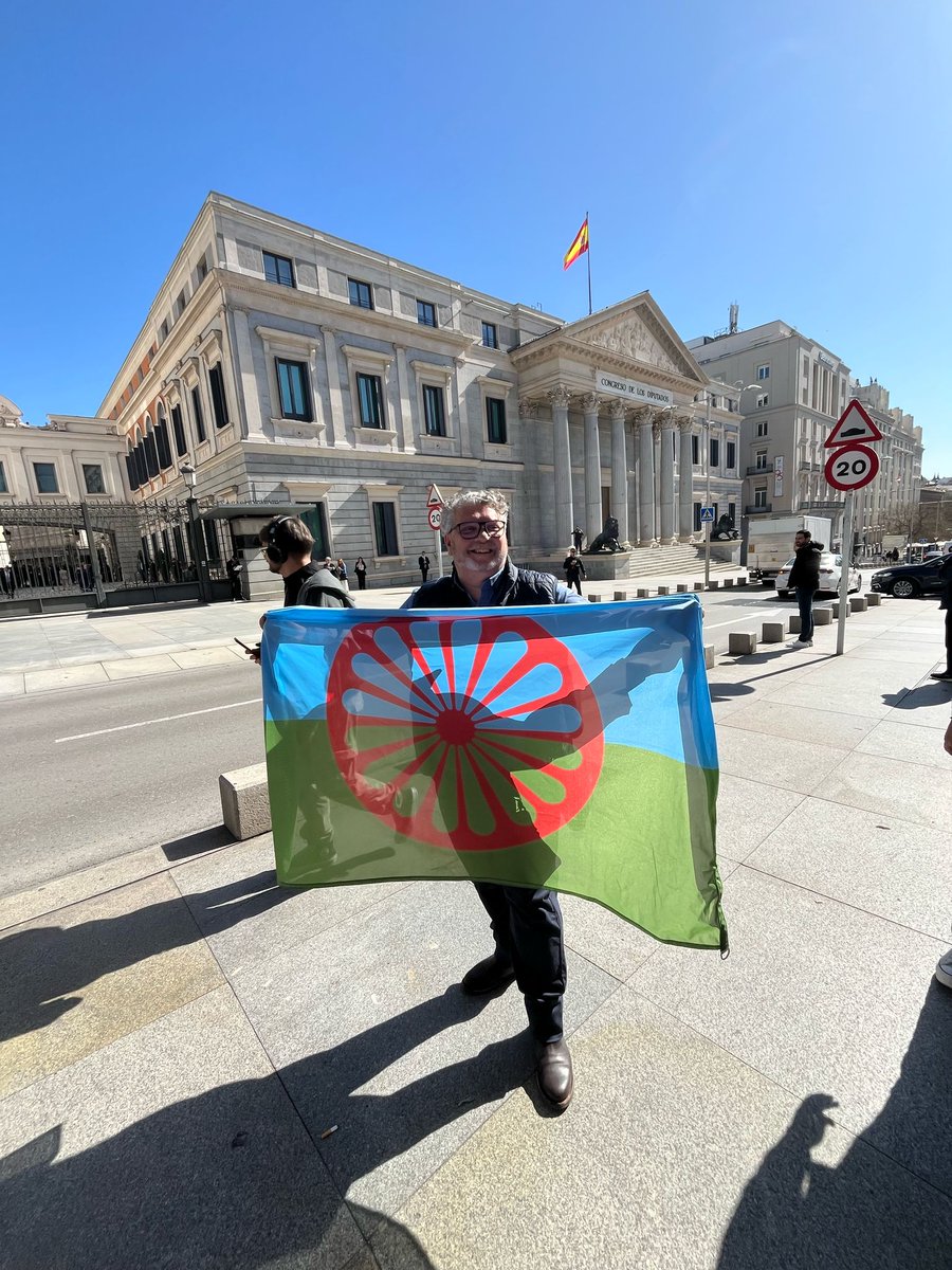 Feliz #8deabril #DíaPuebloGitano 💙❤️💚
Celebremos los #600AñosPuebloGitano, los equipos de Madrid hemos estado presentes en el #Congreso, en la Ceremonia del Río, y con actividades en los centros.