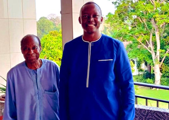 Condoléances à la côte d’ivoire qui perd en Amara ESSY Officiel un très grand diplomate qui a servi l’Afrique. Je garde de lui le souvenir des échanges fructueux d’un aîné qui a bien voulu partager sa longue et riche expérience dans sa paisible demeure. #RIP🇨🇮🇹🇩
