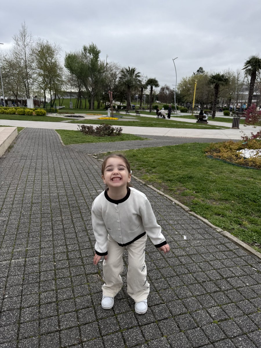 ayselimee's tweet photo. çiçeğim🤍 https://t.co/dYLEcNA0Li