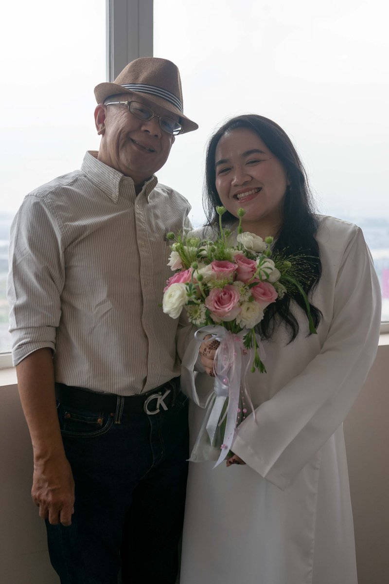 vxnssx__'s tweet photo. @malissaali Hello Malissa. I do have the most recent photo with him. Attached below. He is always seen with a hat, either fedora or bucket. If without hat very jarang. https://t.co/vGV3YESW21
