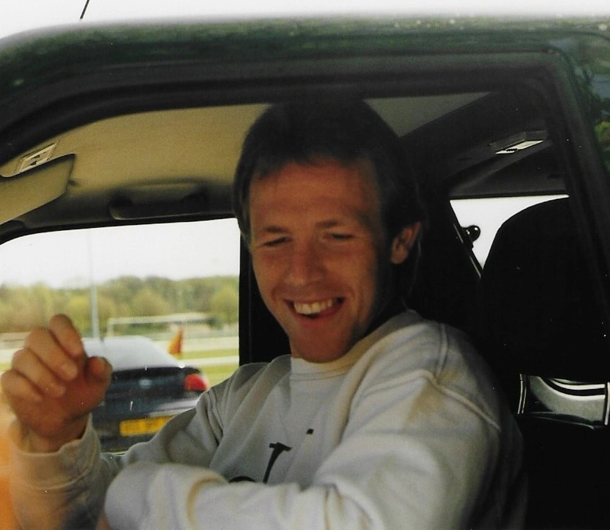 NavetBenjamin's tweet photo. Francis Llacer souriant avec les supporters au Camp des Loges, en 1996.
📸: collection personnelle @NavetBenjamin
#francisllacer #llacer #psg #teampsg
#jesuissupporterduparissaintgermain https://t.co/bIVGB4nPBv