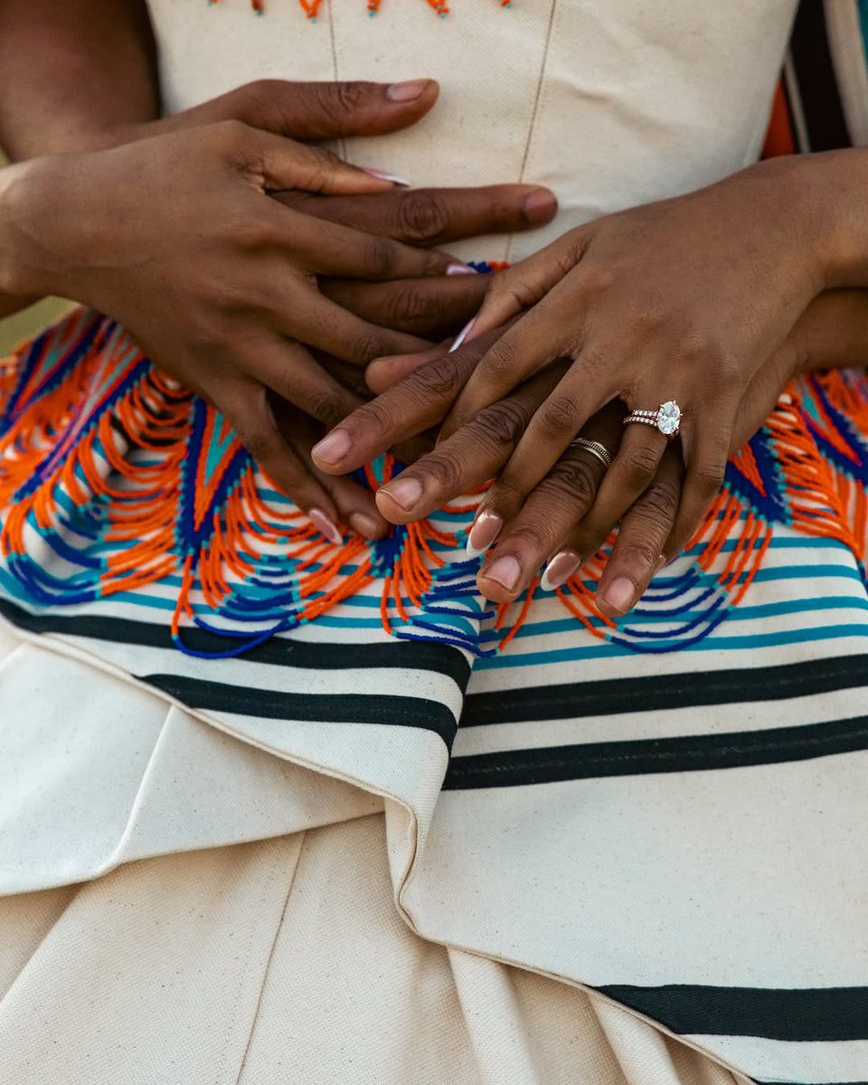 PopPulseSA's tweet photo. Zozibini Tunzi shares pictures from her traditional wedding. https://t.co/4Hj3vJRv3L