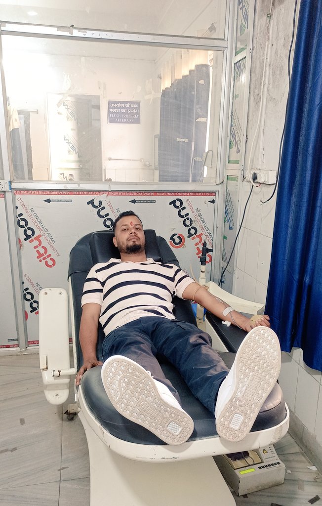 SevaKoderma's tweet photo. A #single pint can save #three lives" #Rakhtveer member #Raushan singh donated #8th time's 🩸A+ blood in #Sadar Hospital #Koderma for a critical #anemic patient #Sumitra Devi .Hat's off to You.🩸
@DrAmitInspires
@BloodDonorsIn https://t.co/Qm2OM9ADHI