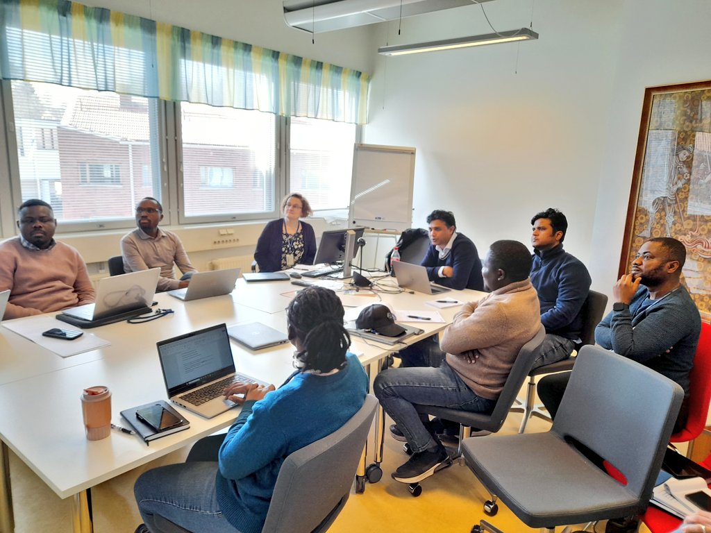 MuradddKhan's tweet image. "Who are the 'experts' in development? What counts as 'expertise'? In our CitDe seminar led by Professor @TiinaKontinen @UniJyvaskyla, Professor @PKamruzzaman unpacked these questions through cases from Bangladesh, Ghana & beyond !  #DecolonizeDevelopment #localization #expert