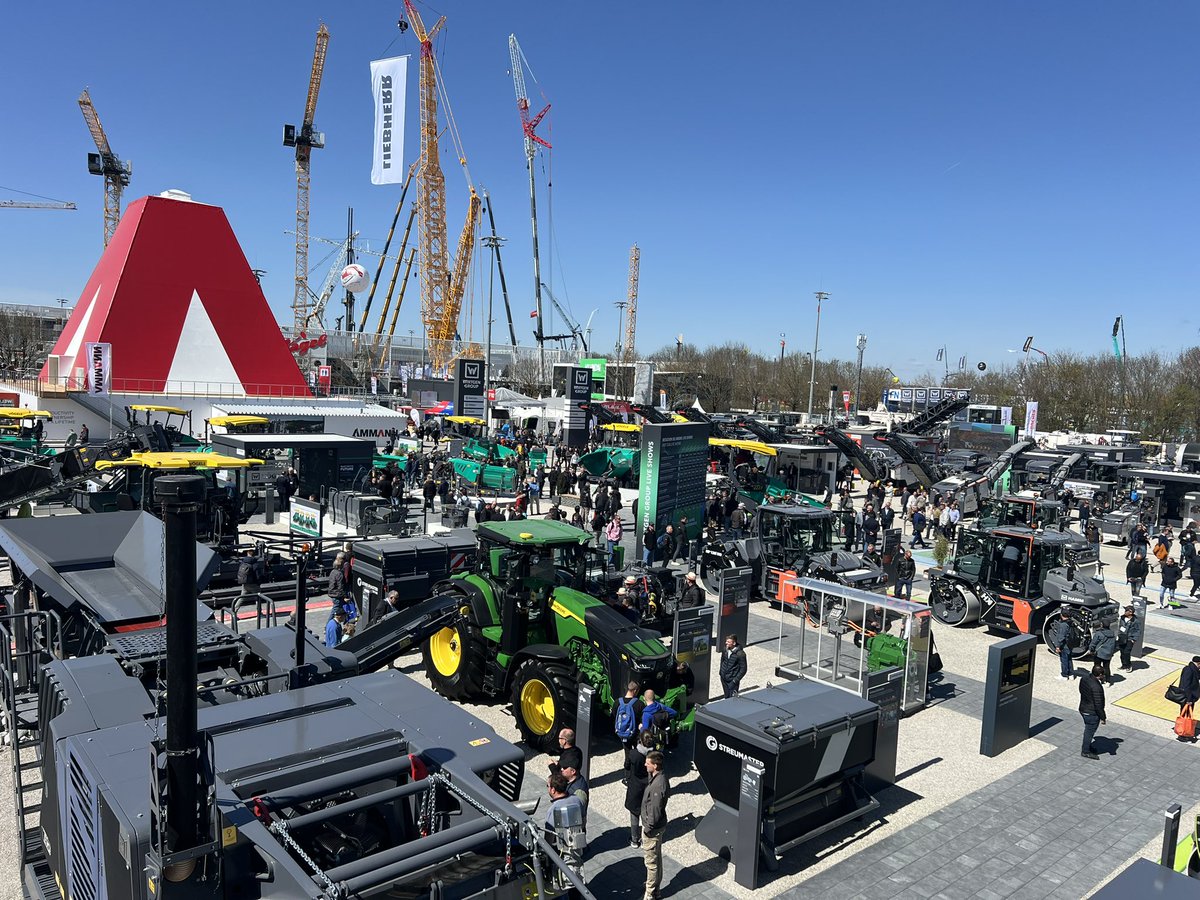 ilkaltun's tweet photo. Bauma Fuarı’nda temsil edilen ülkeler arasında 4. sırada bulunan Türk şirketlerinden 36’sı, İTO tarafından oluşturulan 5 ortak katılım alanında sergileme yapıyor. Kronik bir hal alan vize sorununa rağmen tüm dünyadan 550 bin dolayında ziyaretçi bekleniyor. https://t.co/Z11wXLarjz