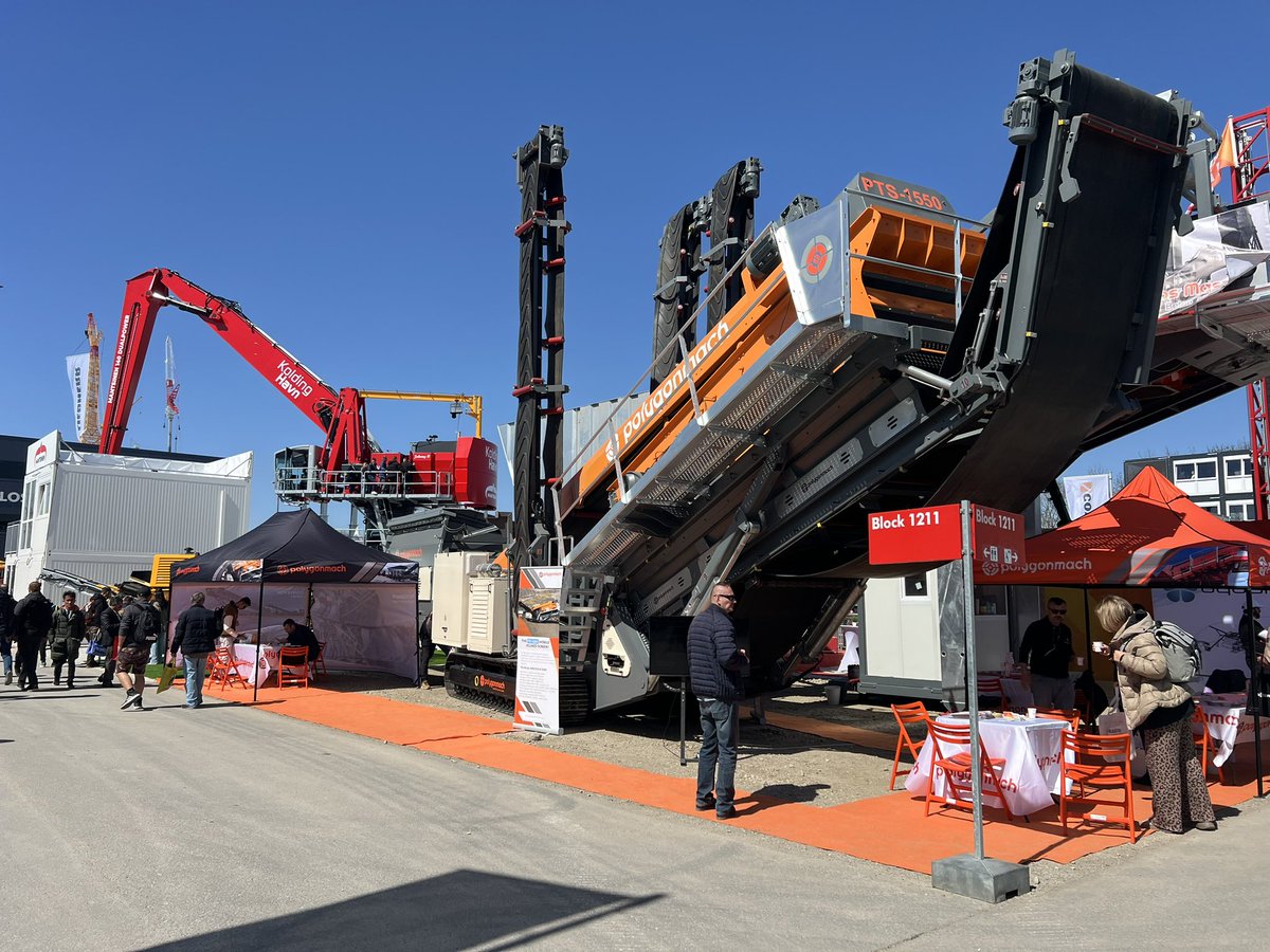 ilkaltun's tweet photo. Bauma Fuarı’nda temsil edilen ülkeler arasında 4. sırada bulunan Türk şirketlerinden 36’sı, İTO tarafından oluşturulan 5 ortak katılım alanında sergileme yapıyor. Kronik bir hal alan vize sorununa rağmen tüm dünyadan 550 bin dolayında ziyaretçi bekleniyor. https://t.co/Z11wXLarjz