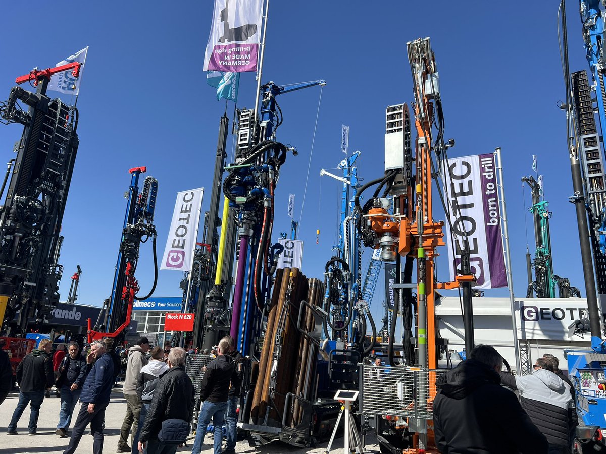 ilkaltun's tweet photo. Bauma Fuarı’nda temsil edilen ülkeler arasında 4. sırada bulunan Türk şirketlerinden 36’sı, İTO tarafından oluşturulan 5 ortak katılım alanında sergileme yapıyor. Kronik bir hal alan vize sorununa rağmen tüm dünyadan 550 bin dolayında ziyaretçi bekleniyor. https://t.co/Z11wXLarjz