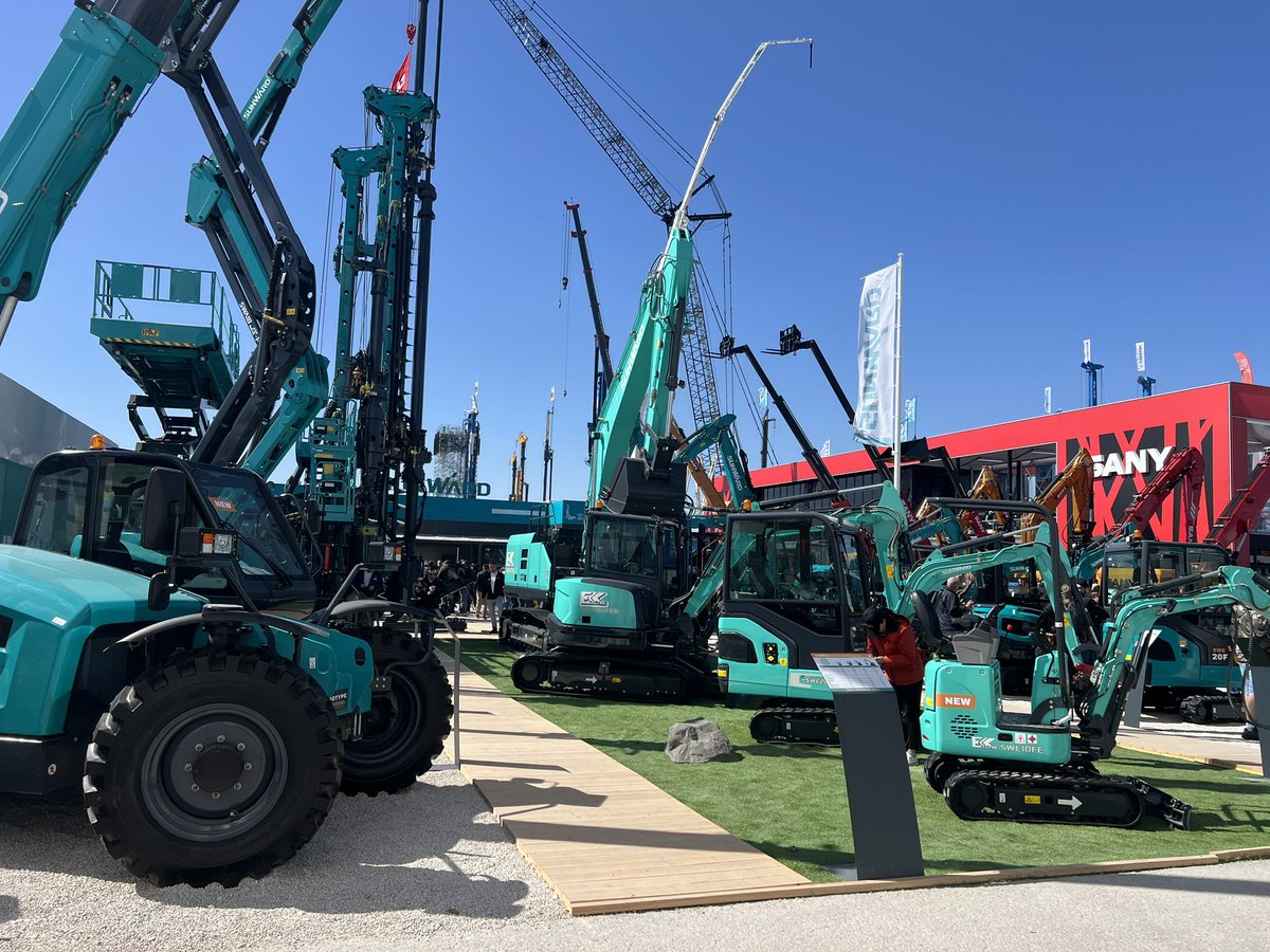 ilkaltun's tweet photo. Bauma Fuarı’nda temsil edilen ülkeler arasında 4. sırada bulunan Türk şirketlerinden 36’sı, İTO tarafından oluşturulan 5 ortak katılım alanında sergileme yapıyor. Kronik bir hal alan vize sorununa rağmen tüm dünyadan 550 bin dolayında ziyaretçi bekleniyor. https://t.co/Z11wXLarjz