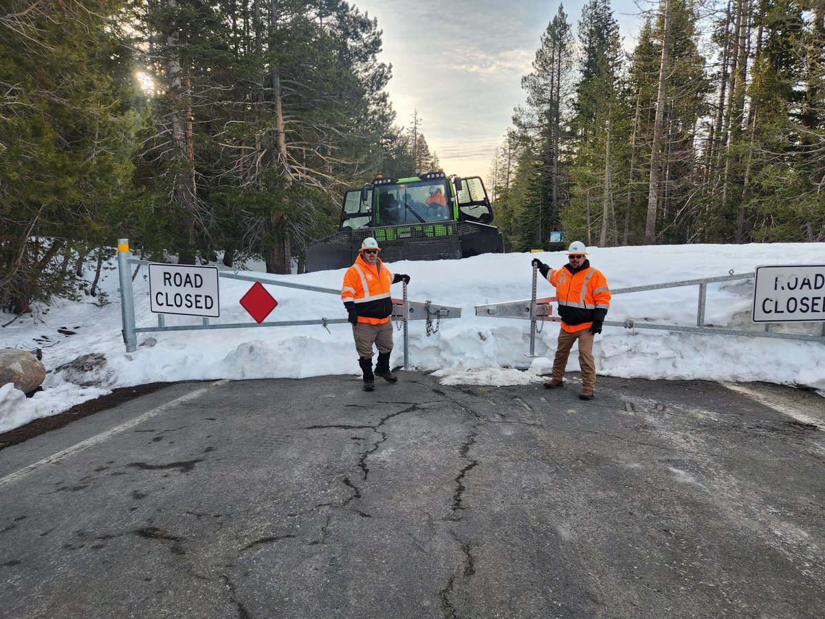 CaltransDist10's tweet photo. #CalaverasCounty Caltrans has started pass clearing on SR-4/#EbbettsPass on 4/7/25. SR-4 remains closed to traffic until crews finish clearing the roadway later this spring.
For real-time HWY updates #KnowBeforeYouGo w. Caltrans QuickMap app on mobile devices!
@CaltransHQ https://t.co/URbvgZqHTX