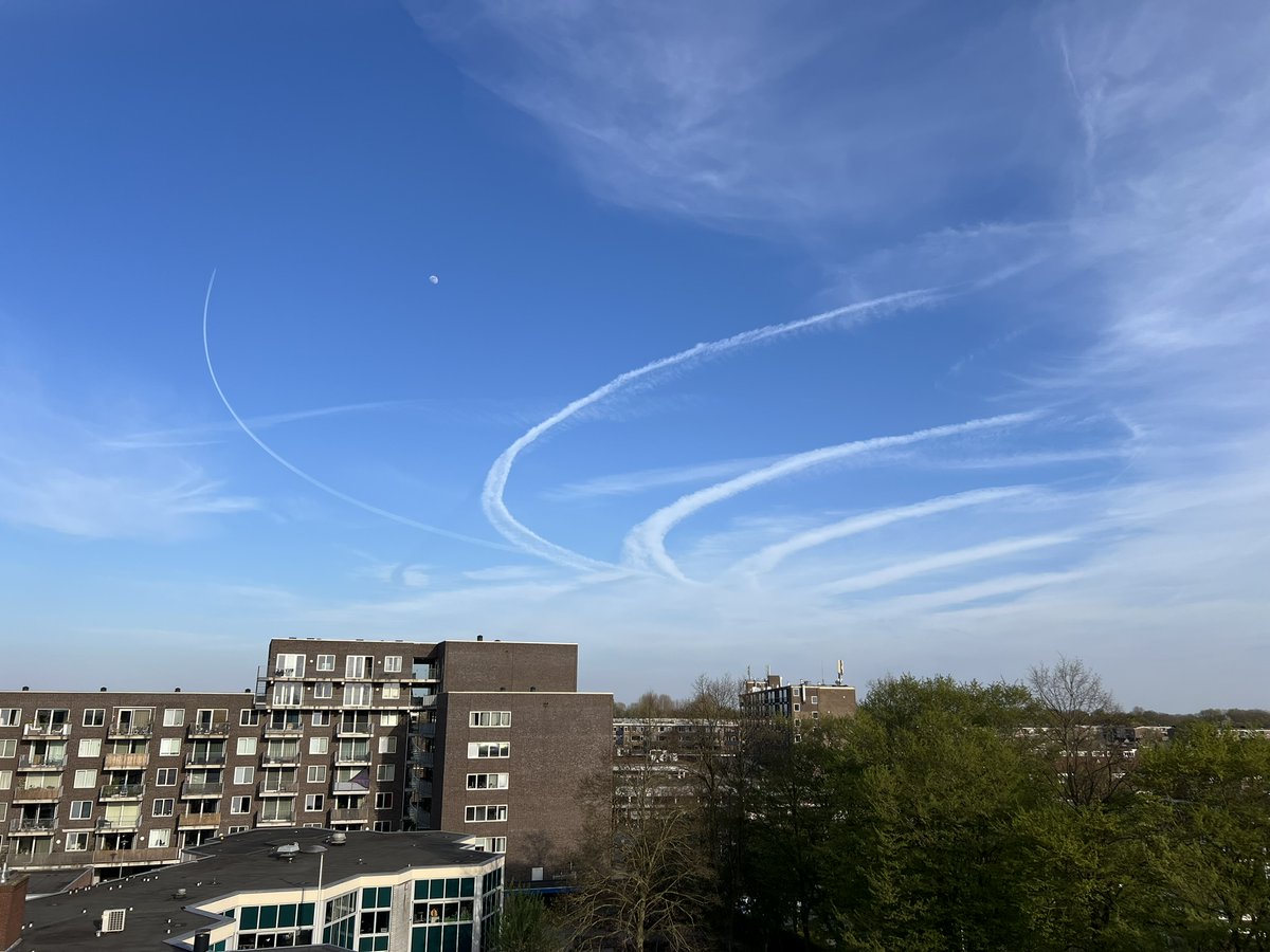 EdelOscar's tweet photo. Wat zou dit zijn? Vanuit Utrecht naar het oosten. https://t.co/GHhisYTRKc