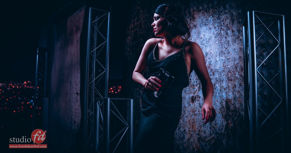 frankdoorhof's tweet photo. Zaterdag 12 april
Workshop “glamour in fashion” met styling/model : Nadine
Sub thema “zwevende jurken”
Nog 2 plekjes vrij.
Schrijf in via https://t.co/BrsS19ZD9V
#workshops #licht #fotografieworkshops #studioverlichting #modelfotografie #portretfotografie https://t.co/LqL6EXo9by