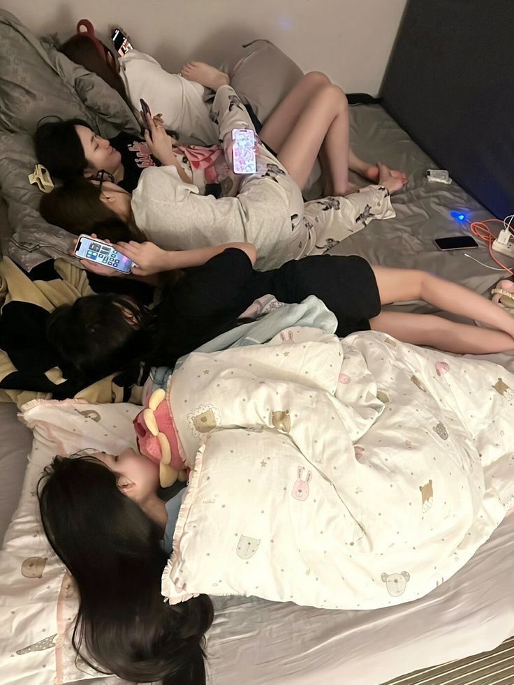 xxlssii's tweet photo. 𓊆ྀི  #edtwt:  pov your friends are all skinny / skinnier than you pt 2 ; a thread 𓊇ྀི

- ty for all the support on the first one ily 🤟 

-  ♡ and ↺ appreciated :) ! ₊˚⊹ https://t.co/jDenXMkctp