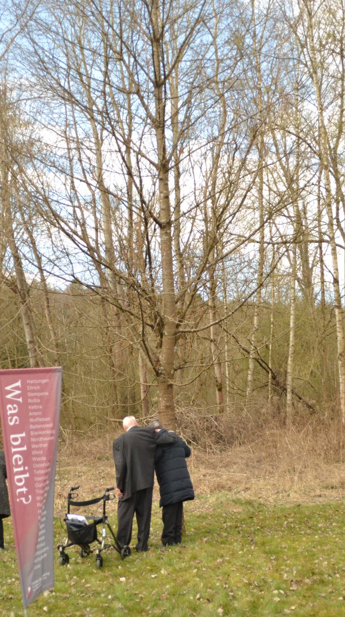 Nancy Lüdecke (@nancyluedecke) on Twitter photo Am Gedenkort Ellrich-Juliushütte versammelten sich heute viele Menschen,um der Opfer der 2 KZ-Außenlager in Ellrich zu gedenken.Ihre Anwesenheit ist ein starkes Zeichen der Erinnerung und des gemeinsamen Gedenkens an die Gräueltaten, die hier geschehen sind.
(Fotos Nancy Lüdecke) Am Gedenkort Ellrich-Juliushütte versammelten sich heute viele Menschen,um der Opfer der 2 KZ-Außenlager in Ellrich zu gedenken.Ihre Anwesenheit ist ein starkes Zeichen der Erinnerung und des gemeinsamen Gedenkens an die Gräueltaten, die hier geschehen sind.
(Fotos Nancy Lüdecke)