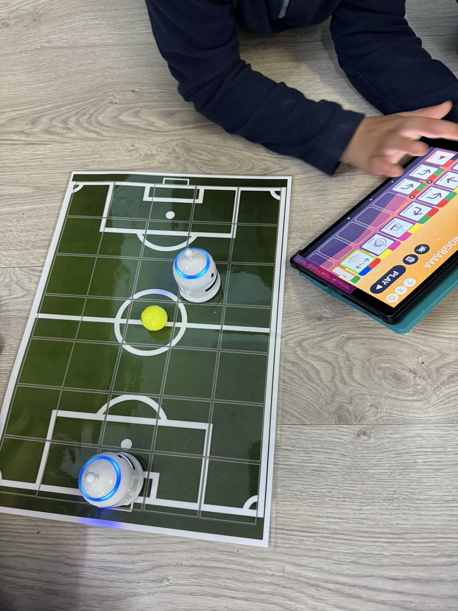 nukaortego's tweet image. Taller de robótica en la Semana cultural del @CeipFcoArranz 
#CodigoEscuela4_0_Madrid 
#IF_CMadrid