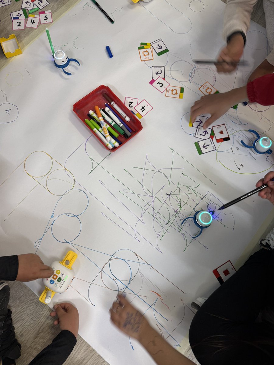 nukaortego's tweet image. Taller de robótica en la Semana cultural del @CeipFcoArranz 
#CodigoEscuela4_0_Madrid 
#IF_CMadrid