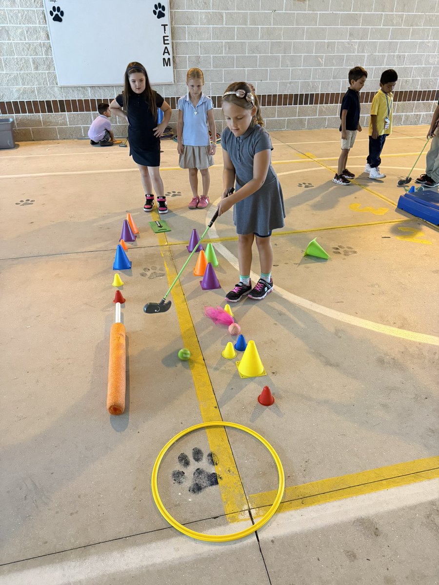 FirstTeeNaples's tweet photo. ⛳️Students at Corkscrew Elementary got creative during PE by building their own SNAG putting course! We love seeing kids learn life skills and teamwork through fun and active play.⛳️
@CoachStacyPE
#FirstTeeNaplesCollier #CorkscrewElementary #BuildingGameChangers #SNAG https://t.co/u2kWXNUwiu