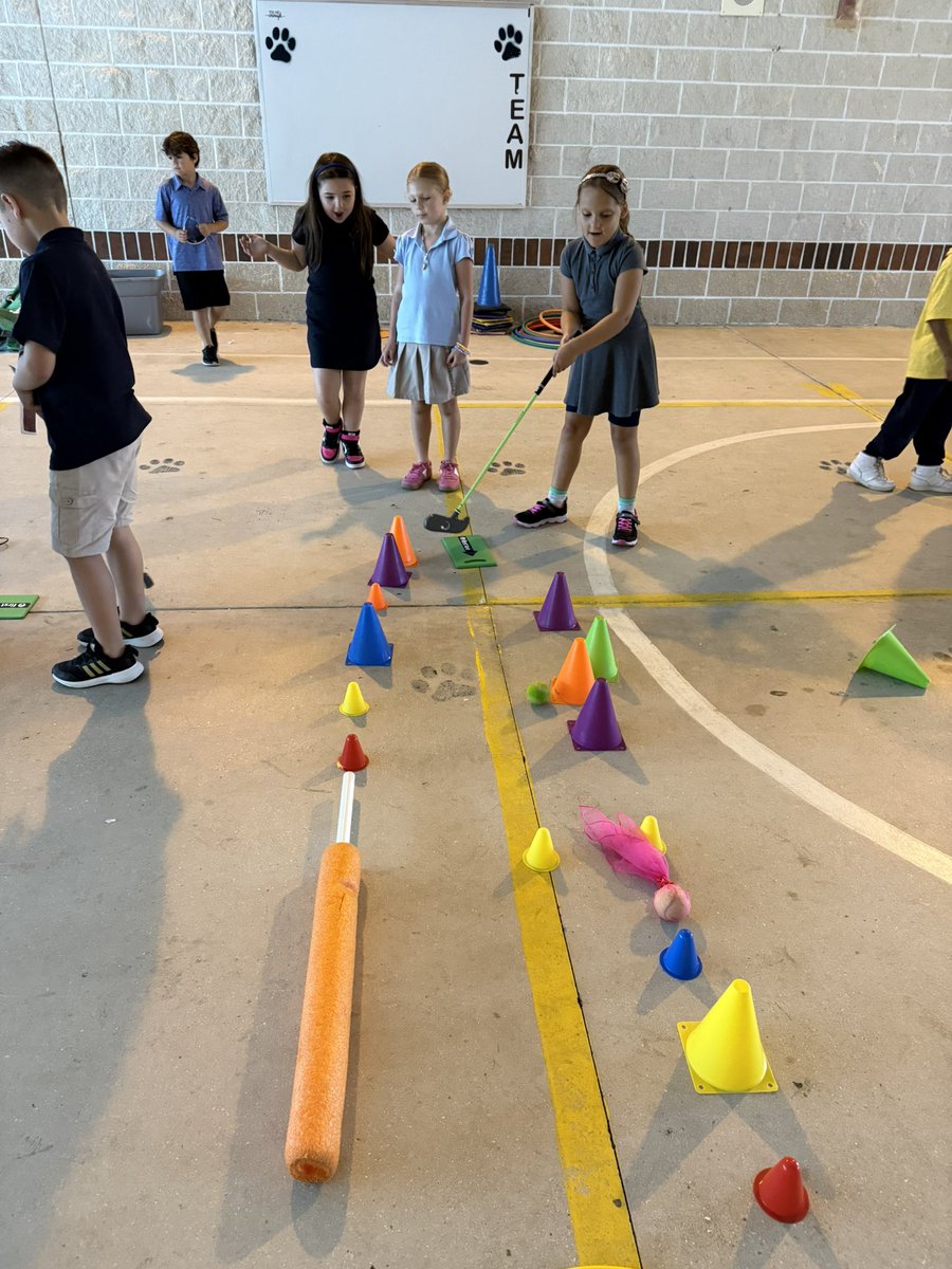 FirstTeeNaples's tweet photo. ⛳️Students at Corkscrew Elementary got creative during PE by building their own SNAG putting course! We love seeing kids learn life skills and teamwork through fun and active play.⛳️
@CoachStacyPE
#FirstTeeNaplesCollier #CorkscrewElementary #BuildingGameChangers #SNAG https://t.co/u2kWXNUwiu