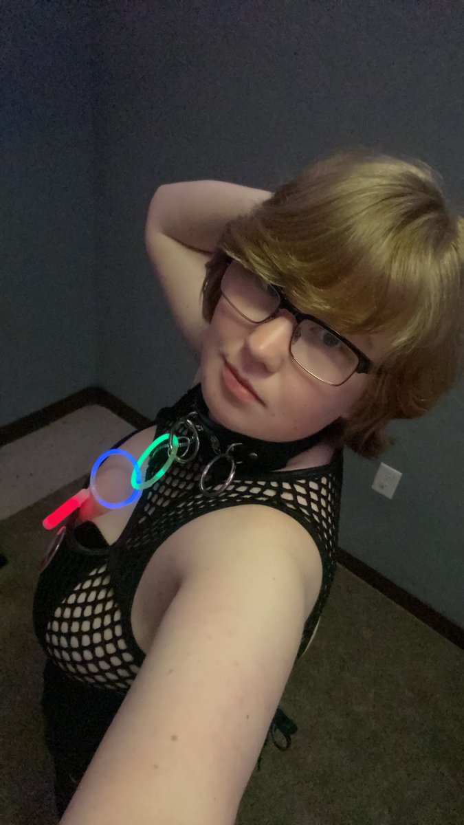RubySapphireden's tweet photo. It’s been awhile since I posted anything but I felt so god damn sexy in this outfit for the rave HEHEHE https://t.co/sJwK0QQoW0