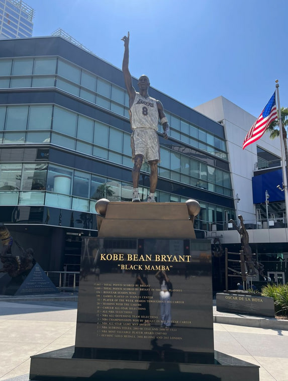 LiTing258's tweet photo. "LA vibes: Honoring the legend of the Black Mamba 🏀🐍, grabbing some In-N-Out 🍟🍔, and rocking the iconic #24 jersey 💛💜. Forever inspired by Kobe and Gigi’s legacy 🙏🕊 #MambaMentality #LosAngeles" https://t.co/1rOg8V5yuh